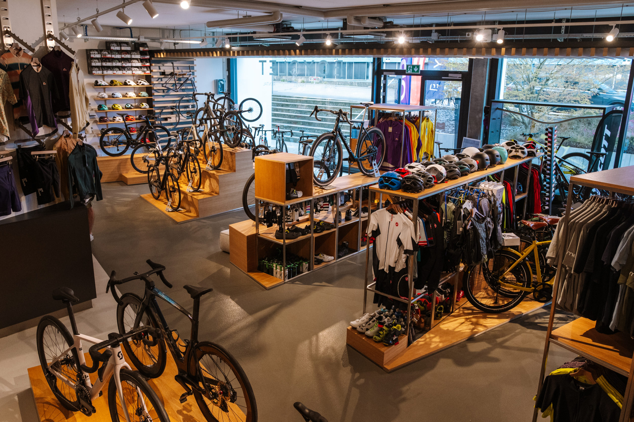 Cadre Colnago C68 et roues Princeton chez Bcyclet à Genève