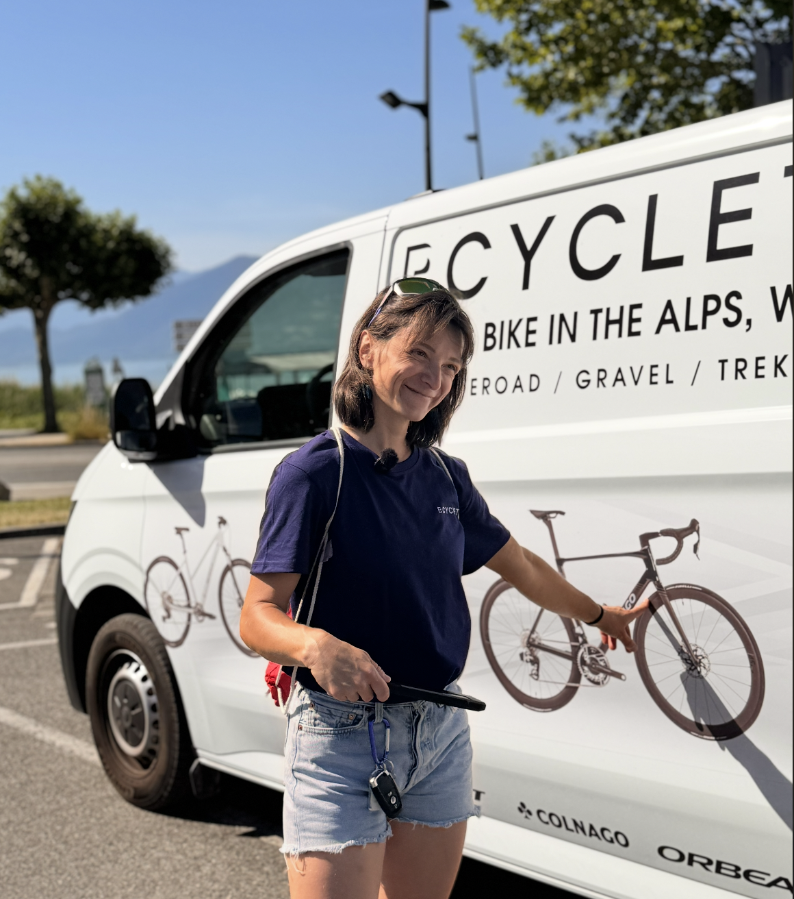 Livraison de vélos Bcyclet autour du lac d'Annecy